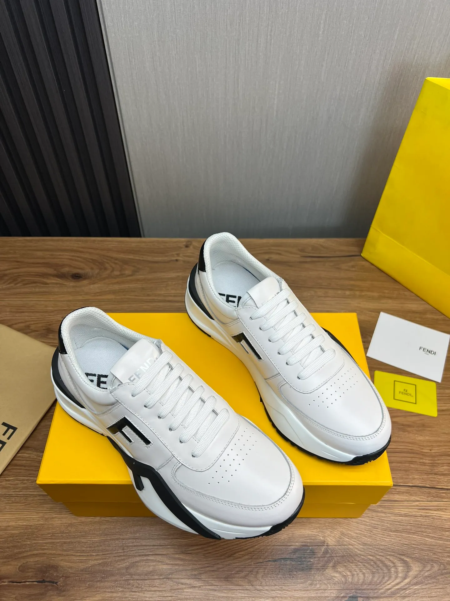 Men's shoes 💰520💰 Fendi [Fendi] hot style is on the market 🔥Fashionable casual men's shoes 🔱 Made of original cowhide + breathable mesh lining + sheepskin feet, perfect shape, top quality, you deserve it 🔜Original outsole, ultra-light, non-slip and wear-resistant 👣 Standard size 38-44 (customized in 45)